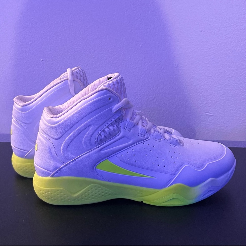 Women’s Fila Shoes Size 6 Fila Sneakers White And Neon Yellow Never Worn